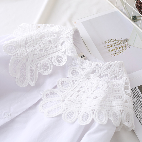 Elegantne naiste särk pitskrae ja lootosevarrukatega