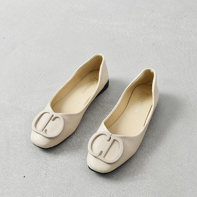 Madala talla ja metallelementidega vabaaja mokassiinid