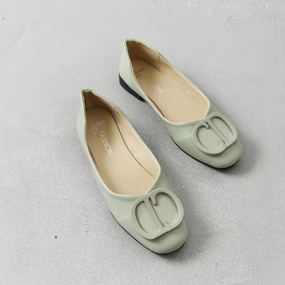 Madala talla ja metallelementidega vabaaja mokassiinid