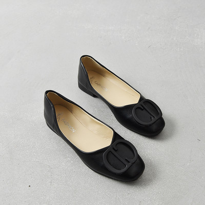 Madala talla ja metallelementidega vabaaja mokassiinid