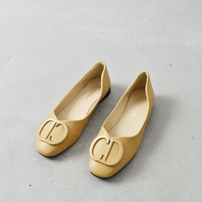 Madala talla ja metallelementidega vabaaja mokassiinid