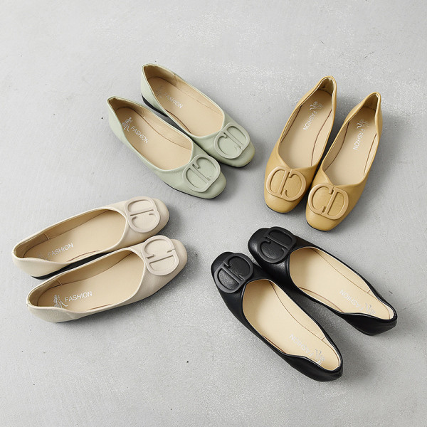 Madala talla ja metallelementidega vabaaja mokassiinid