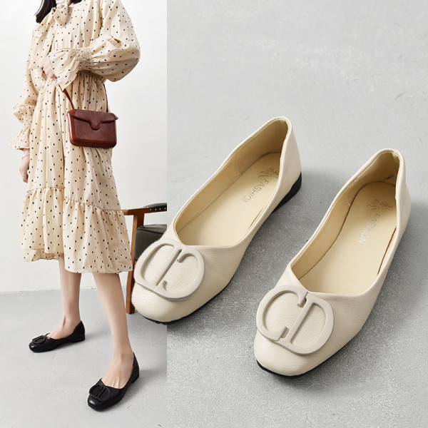 Madala talla ja metallelementidega vabaaja mokassiinid