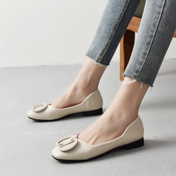 Madala talla ja metallelementidega vabaaja mokassiinid