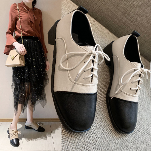 Naiste vabaajajalatsid kunstnahast paeltega