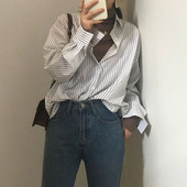 Naiste vabaaja triibuline klassikalise kraega särk