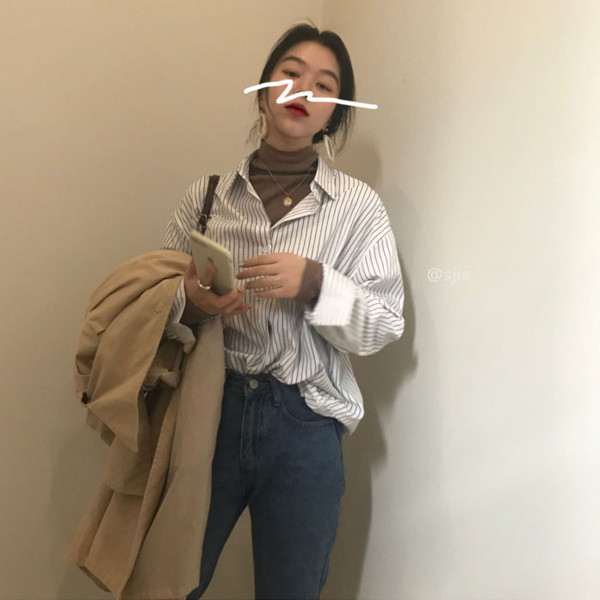 Naiste vabaaja triibuline klassikalise kraega särk