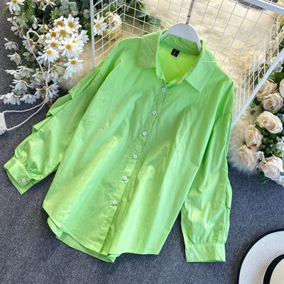 Naiste vabaaja särk nööpide ja klassikalise kraega