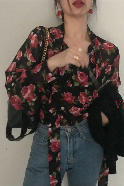 Дамска риза с флорален десен в ретро стил и широки ръкави 