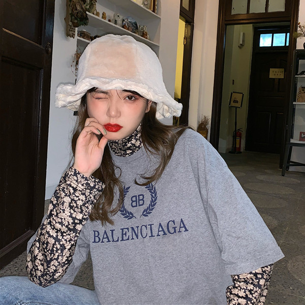 Дамска блуза с флорален десен и висока поло яка 