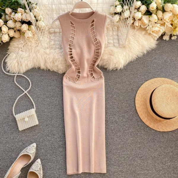 Vabaaja naiste Slim kleit ovaalse dekoltee ja väljalõigetega