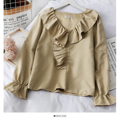 Moodne naiste särk spitsikaelusega, lokkide ja pikkade varrukatega