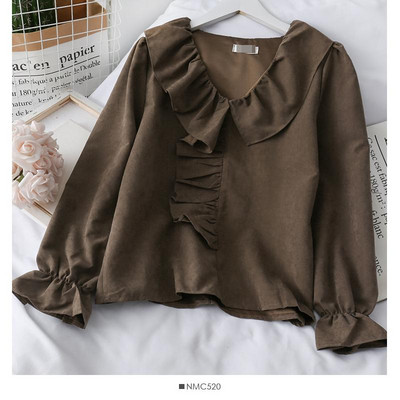 Moodne naiste särk spitsikaelusega, lokkide ja pikkade varrukatega