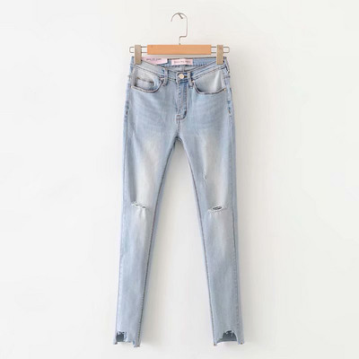 Moodsad kõrge vöökoha ja rebenenud motiividega sinised naiste teksad