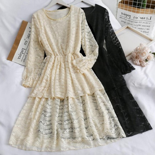 Moodne naiste pitskleit ovaalse kaelusega