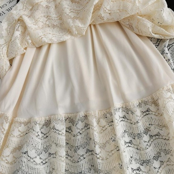 Moodne naiste pitskleit ovaalse kaelusega