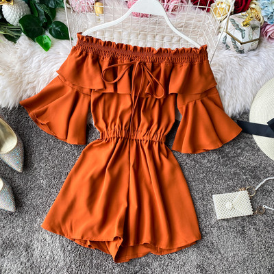 Ежедневен дамски гащеризон с връзки на талията и голи рамене 