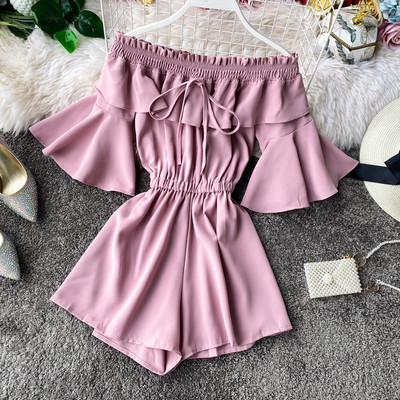 Ежедневен дамски гащеризон с връзки на талията и голи рамене 