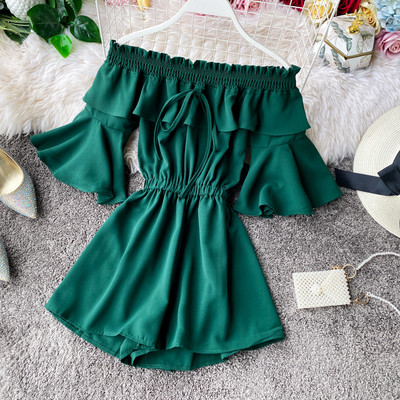 Ежедневен дамски гащеризон с връзки на талията и голи рамене 