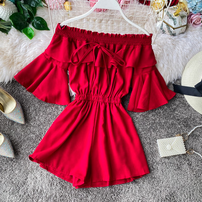 Ежедневен дамски гащеризон с връзки на талията и голи рамене 