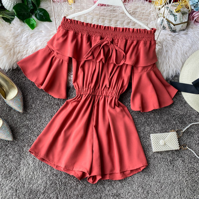 Ежедневен дамски гащеризон с връзки на талията и голи рамене 