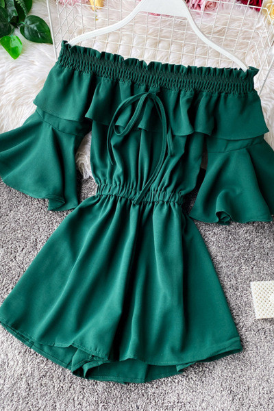 Ежедневен дамски гащеризон с връзки на талията и голи рамене 