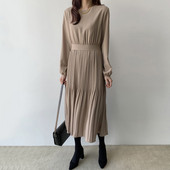 Naiste plisseeritud pikkade varrukatega kleit - retro stiilis