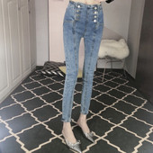 Naiste liibuvad sinised teksad kõrge vöökoha ja nööpidega