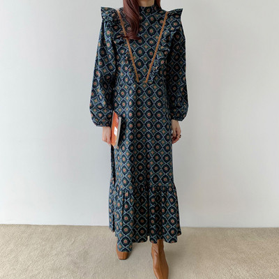 Дамска ежедневна рокля с обло деколте и цветен десен -дълъг модел