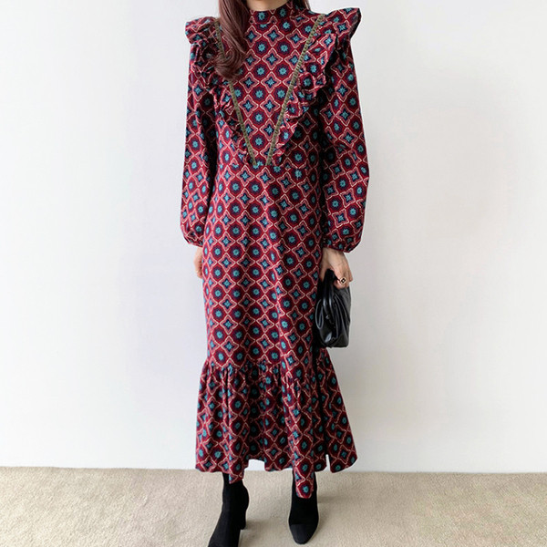 Дамска ежедневна рокля с обло деколте и цветен десен -дълъг модел 