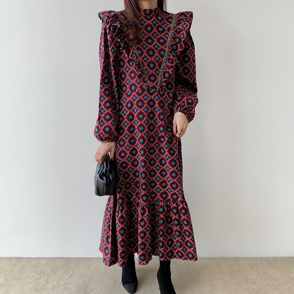 Дамска ежедневна рокля с обло деколте и цветен десен -дълъг модел 