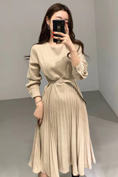 Модерна дамска есенна  рокля с колан на талията и дълъг ръкав 