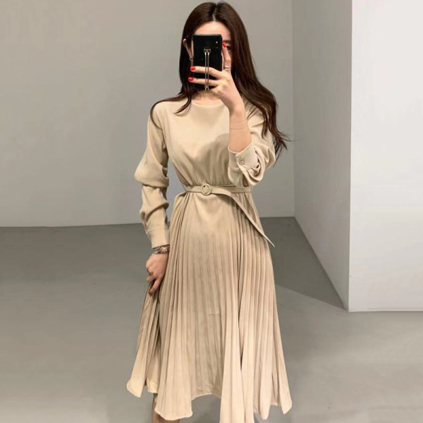 Модерна дамска есенна  рокля с колан на талията и дълъг ръкав 