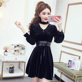 Moodne pikkade varrukatega sametist naiste kleidilõikeline mudel