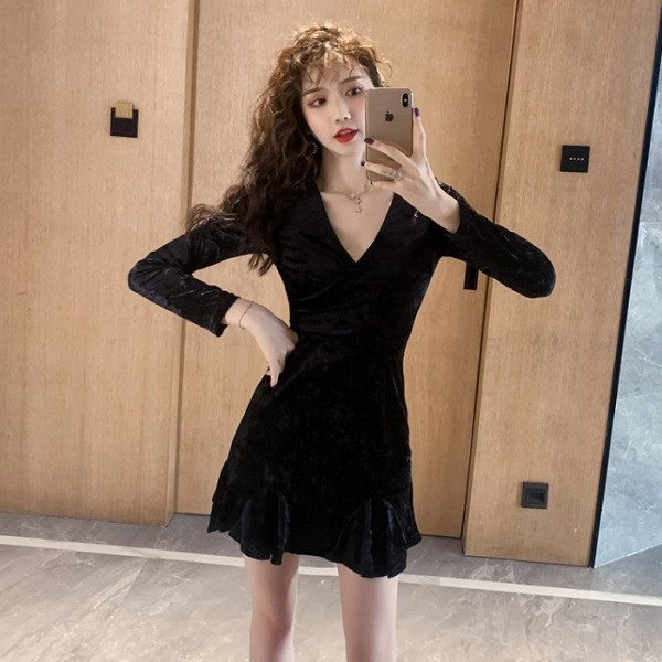 Uus mudel lühike naiste lokkidega sametkleit