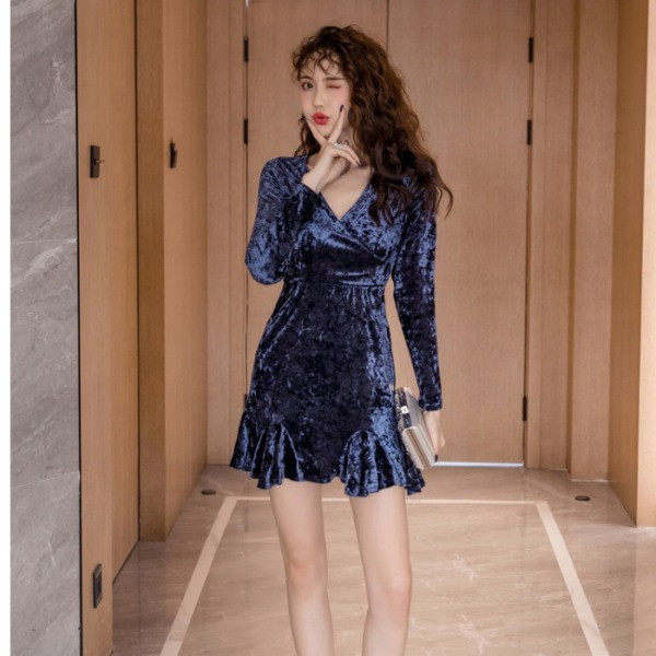 Uus mudel lühike naiste lokkidega sametkleit