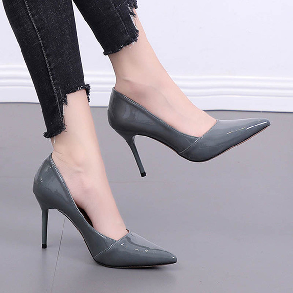 Moodsad naiste kõrge kontsaga terava otsaga kingad