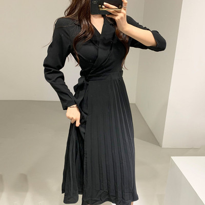 Naiste moodne spitsikaelusega ja pikkade varrukatega kleit - pikk mudel