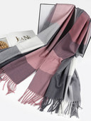 Kevadheinast ruuduline narmasall sall