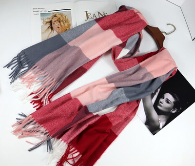 Kevadheinast ruuduline narmasall sall