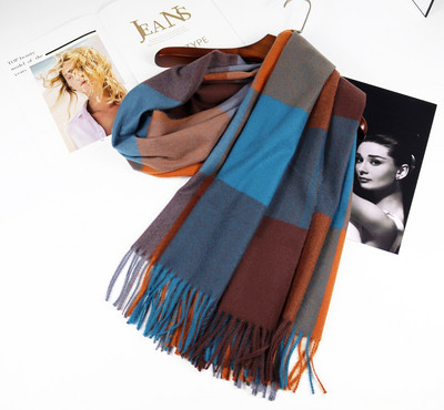 Kevadheinast ruuduline narmasall sall