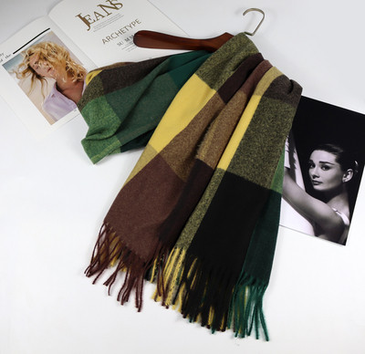 Kevadheinast ruuduline narmasall sall