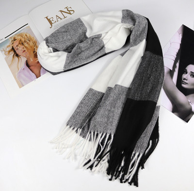 Kevadheinast ruuduline narmasall sall