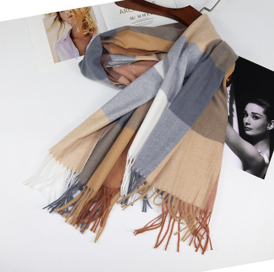 Kevadheinast ruuduline narmasall sall