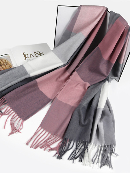 Kevadheinast ruuduline narmasall sall