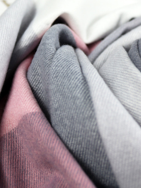 Kevadheinast ruuduline narmasall sall