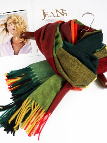 Kevadheinast ruuduline narmasall sall