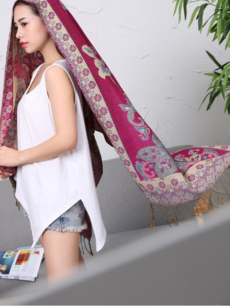 Дамски жакардов шал с ресни 