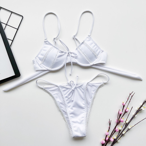 Naiste kaheosaline lipsude ja reguleeritavate rihmadega ujumistrikoo