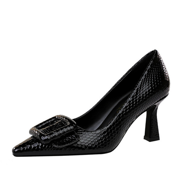 Naiste madala kontsaga kingad ja kunstnahast lukk